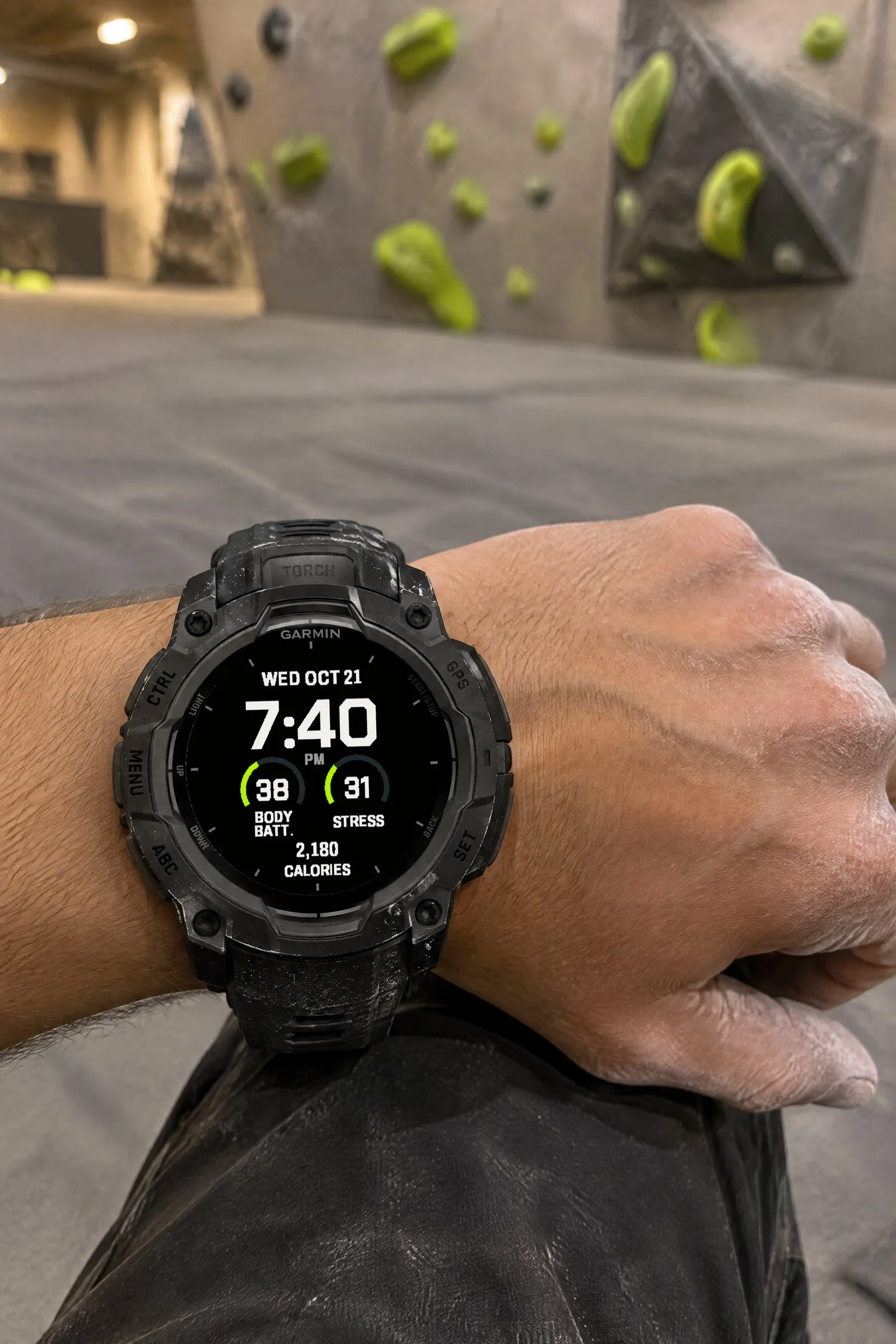 Garmin Instinct 3 AMOLED with the Fieldline Garmin watch face in Off-white / Lime and the Energy layout at a bouldering gym
